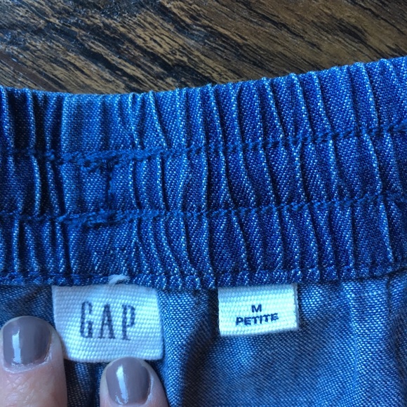 GAP Chambray Pull-On Shorts - Picture 3 of 3